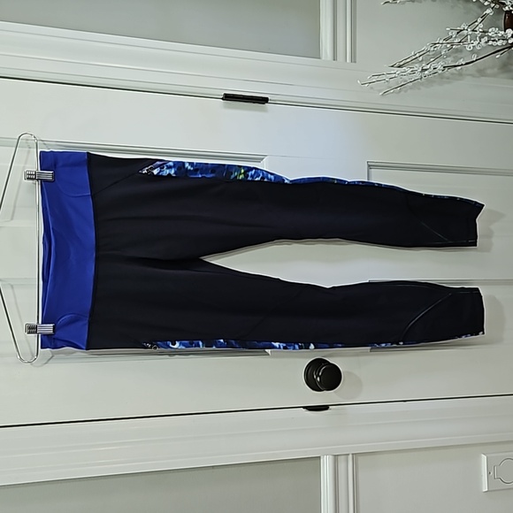 lululemon athletica Pants - Lululemon rain on train on running tight windy blooms sz6 #b630